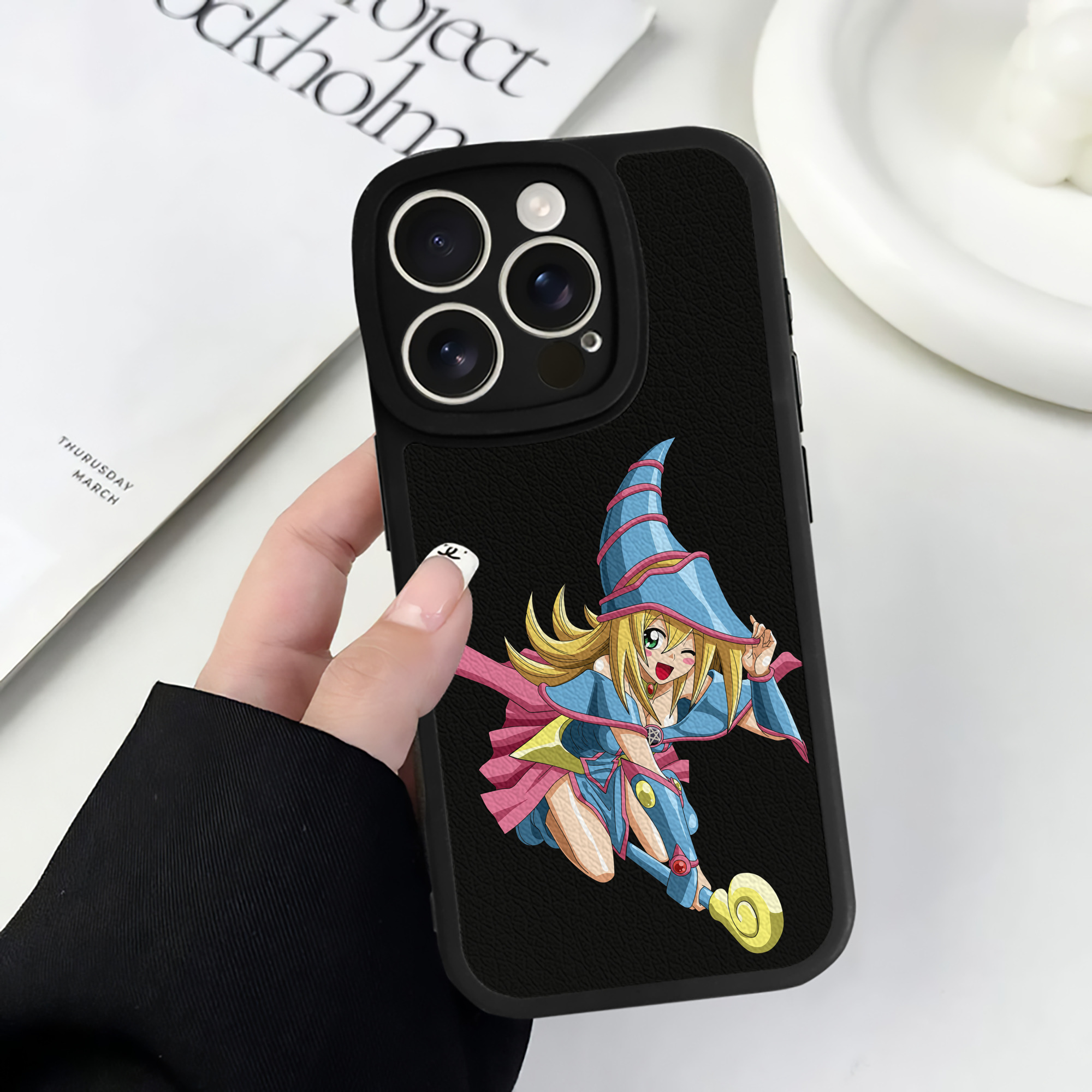 遊☆戯☆王 Yu-Gi-Oh! 【iPhone 16シリーズ対応】シリコンスマホケース（レザー調） 材質：シリコン